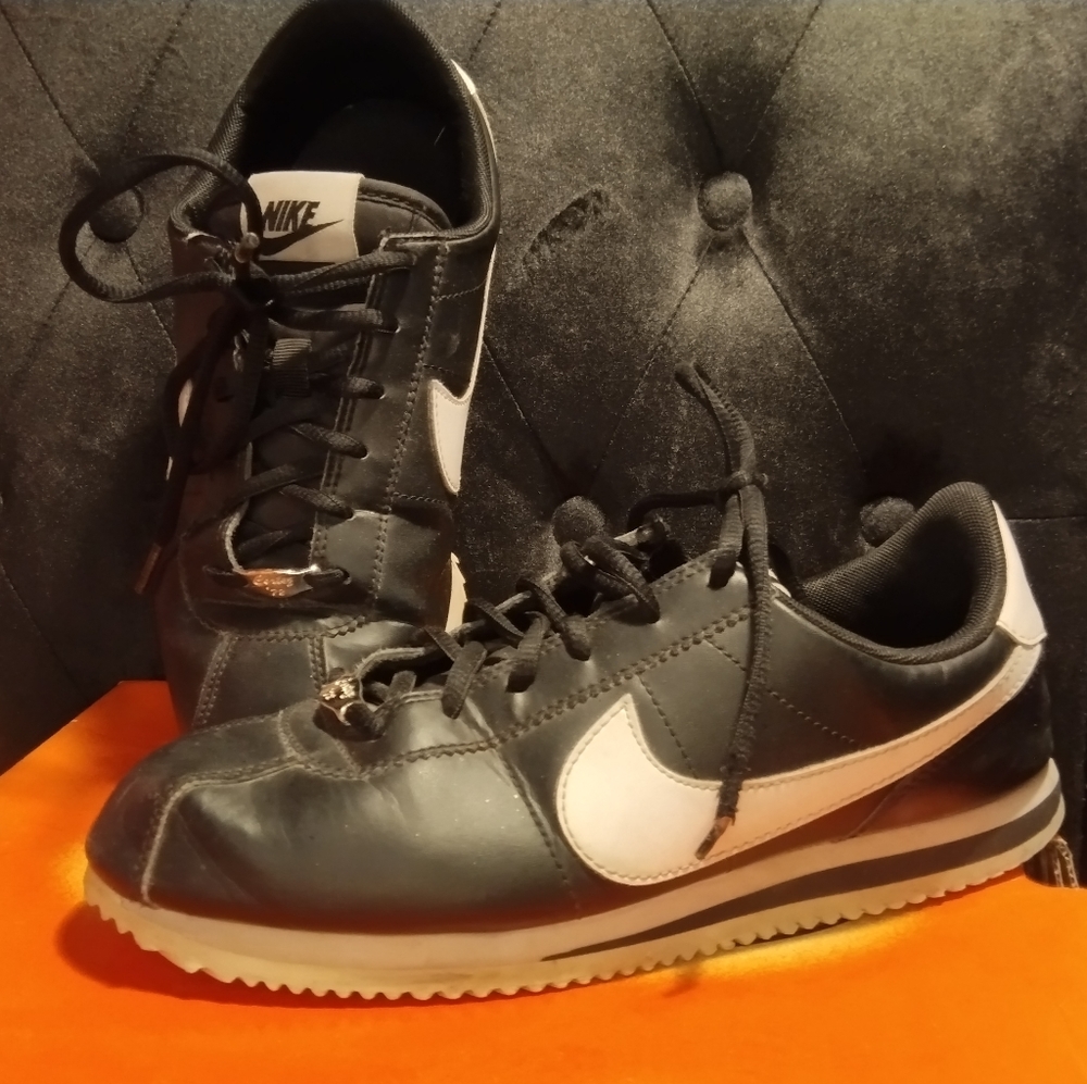 Leather, black and white, women's size 8, Nike Cortez '72